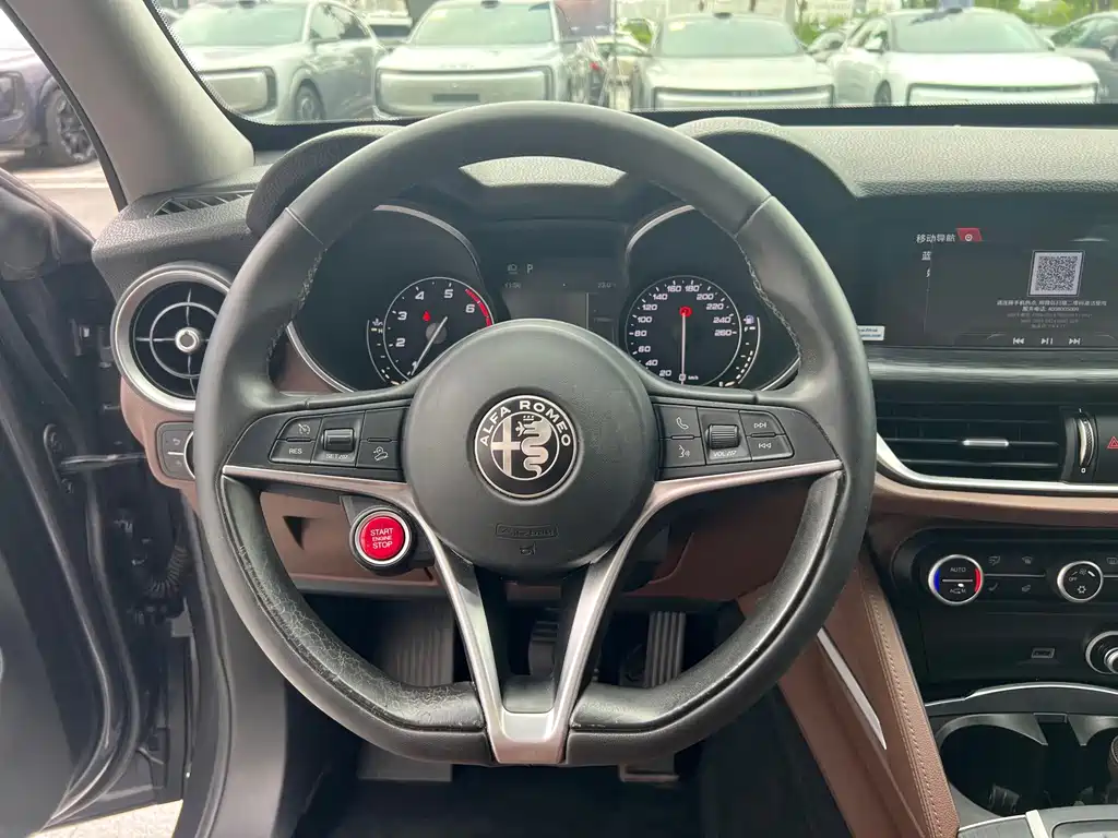 Alfa Romeo Stelvio 2018 — фото 8