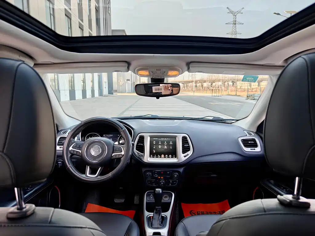 Jeep Compass 2017 — фото 17