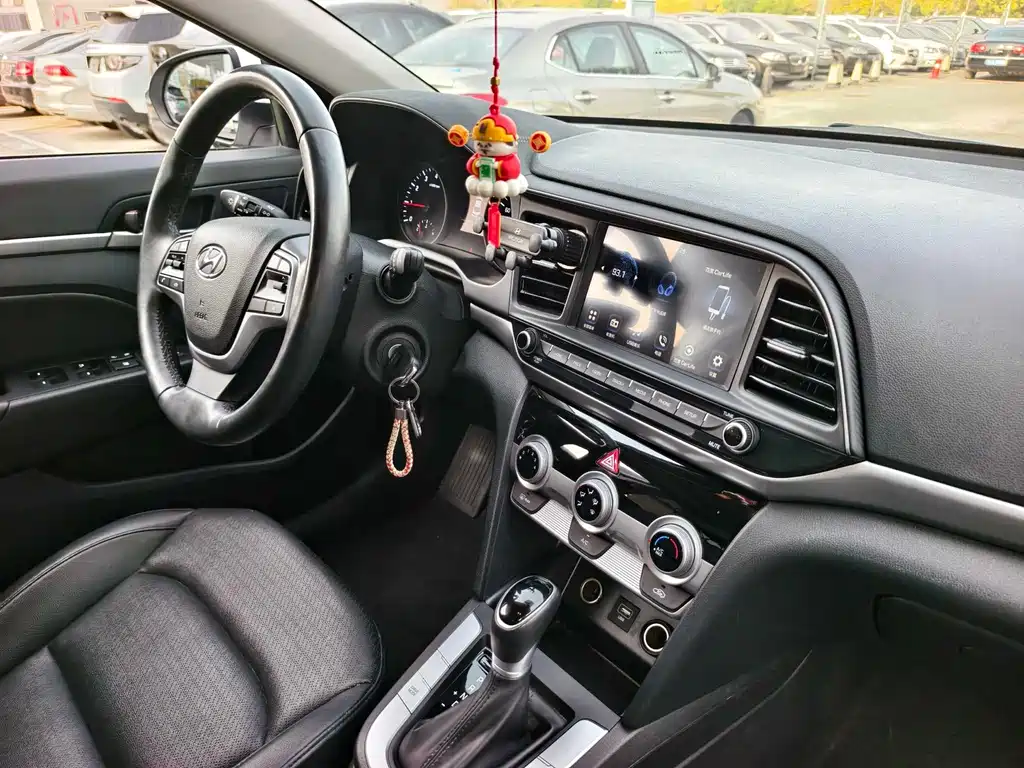 Hyundai Elantra 2020 — фото 19