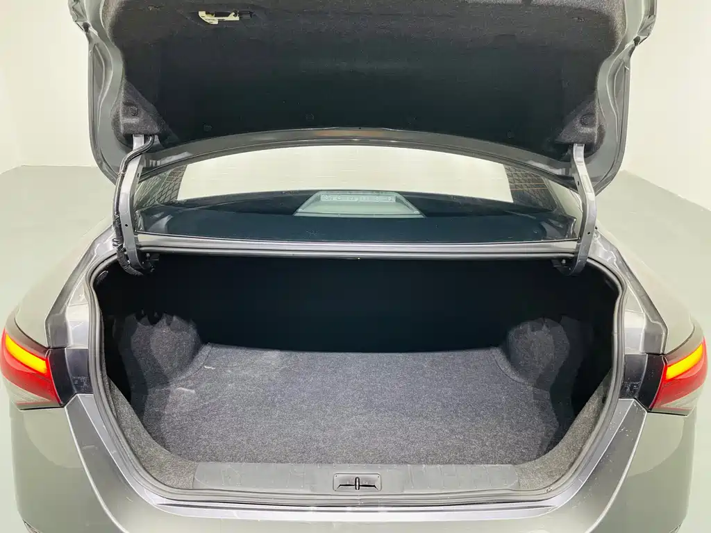 Nissan Sylphy 2022 — фото 19