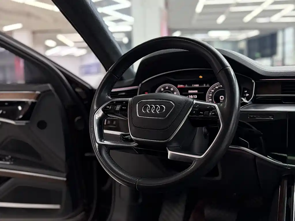 Audi A8 2019 — фото 12