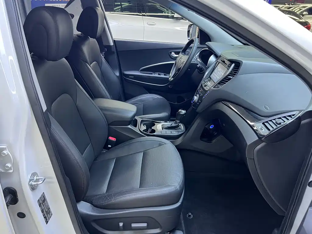 Hyundai Santa Fe 2015 — фото 14