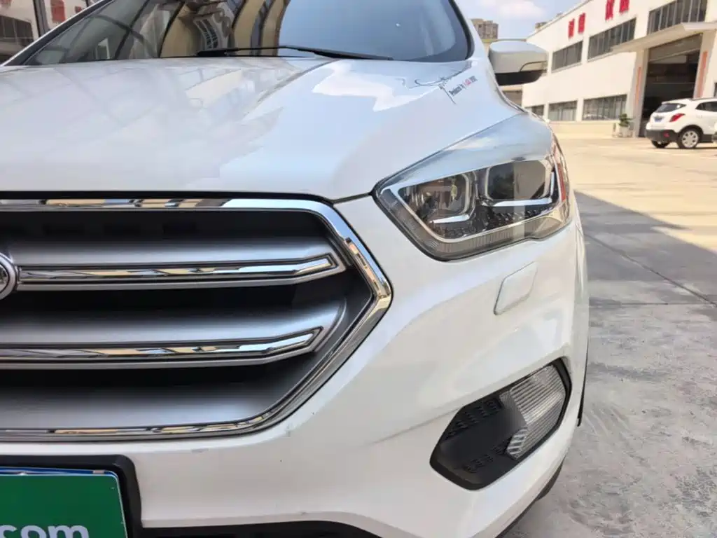 Ford Kuga 2017 — фото 24