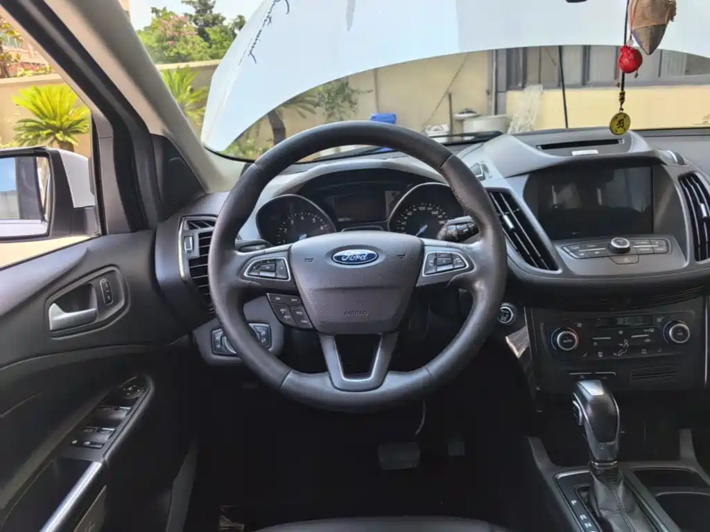Ford Kuga 2017 — фото 11