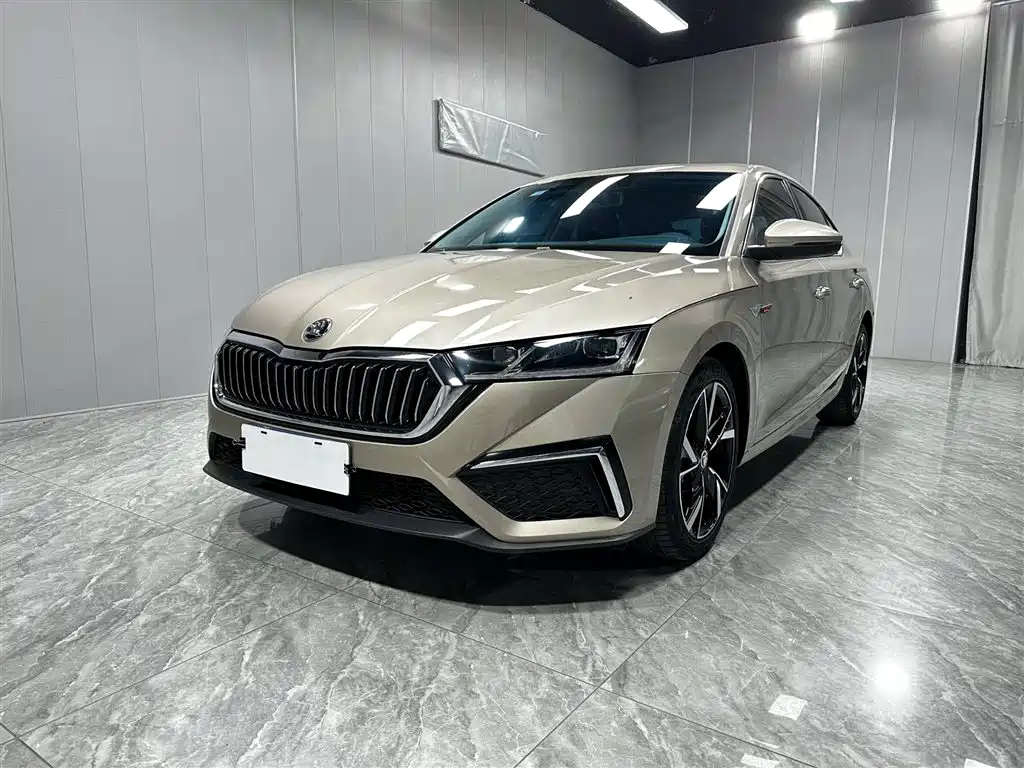 Skoda Octavia 2023 — фото 1