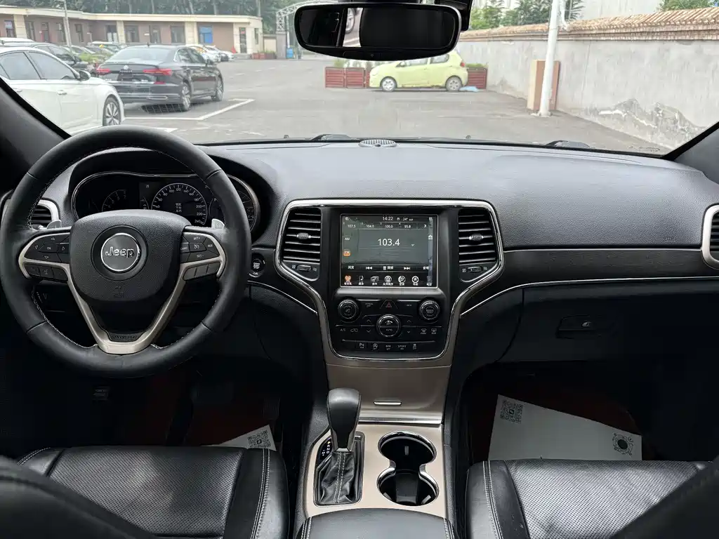Jeep Grand Cherokee 2018 — фото 16