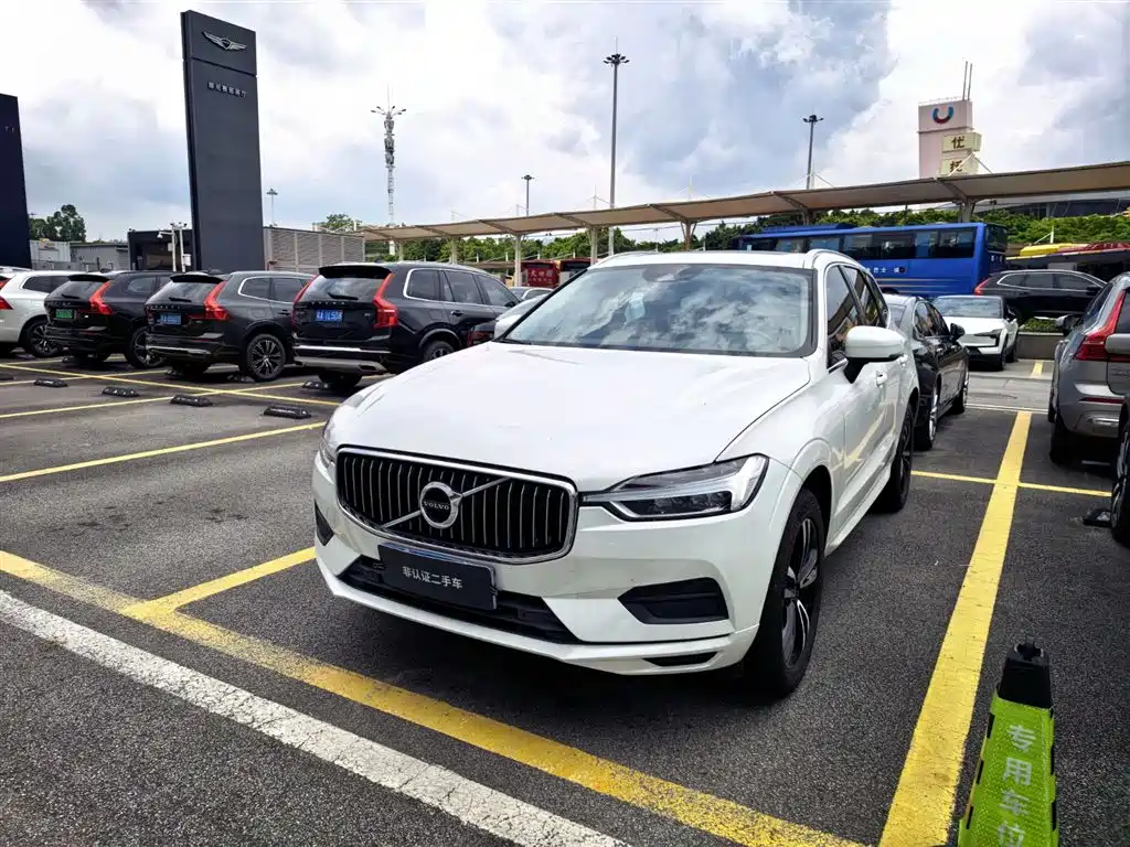 Volvo XC60 2019 — фото 1