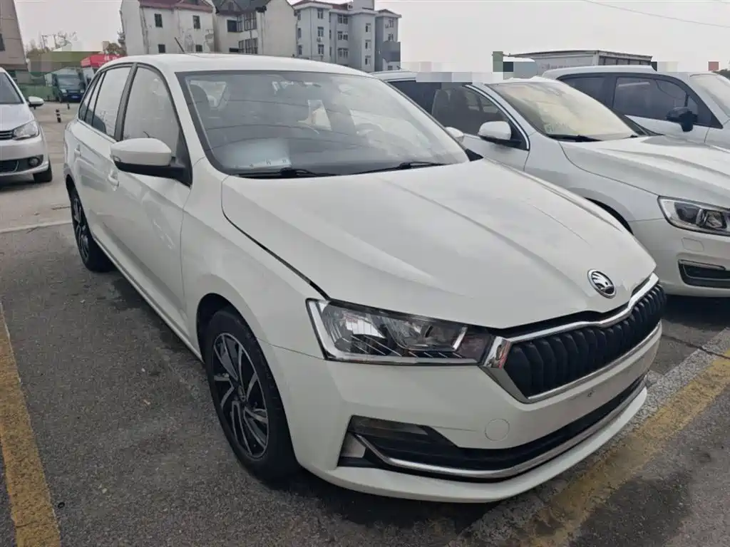 Skoda Rapid Spaceback 2020 — фото 22