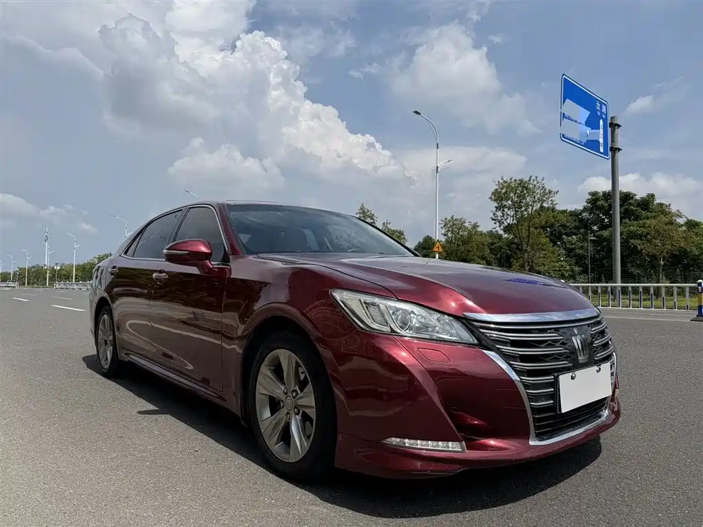 Toyota Crown 2016 — фото 3