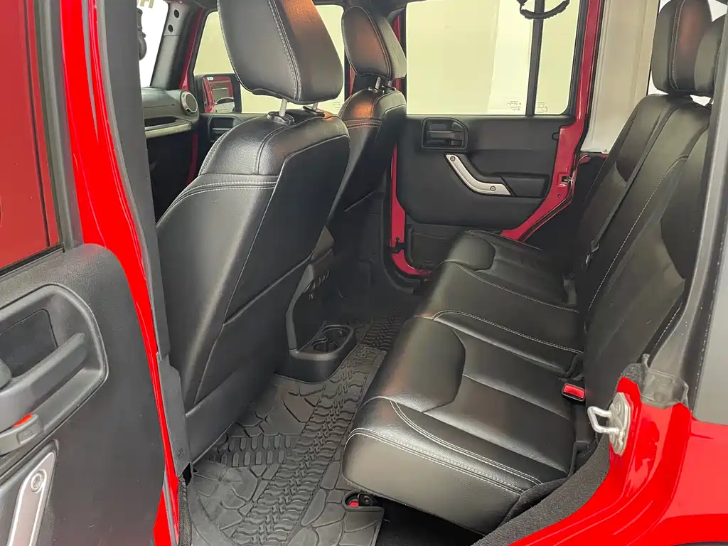 Jeep Wrangler 2017 — фото 10
