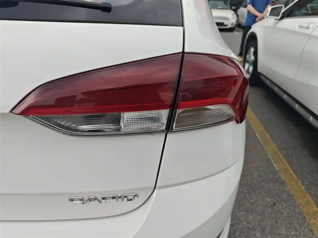 Skoda Rapid Spaceback 2020 — фото 24