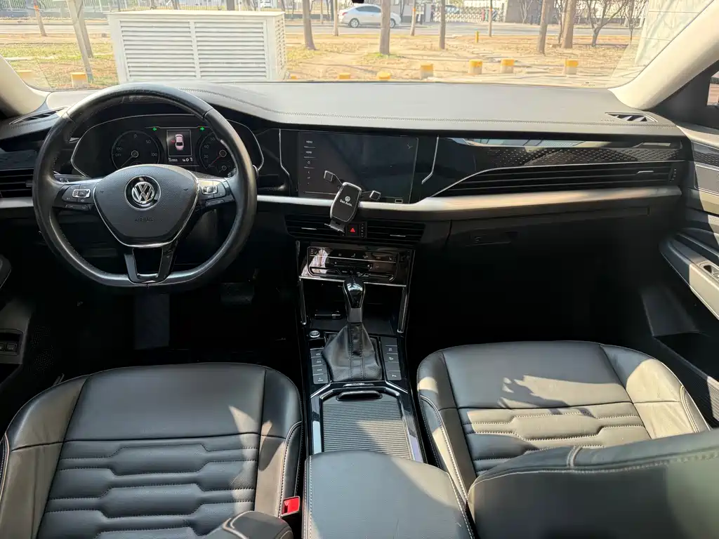 Volkswagen Passat PHEV 2020 — фото 10