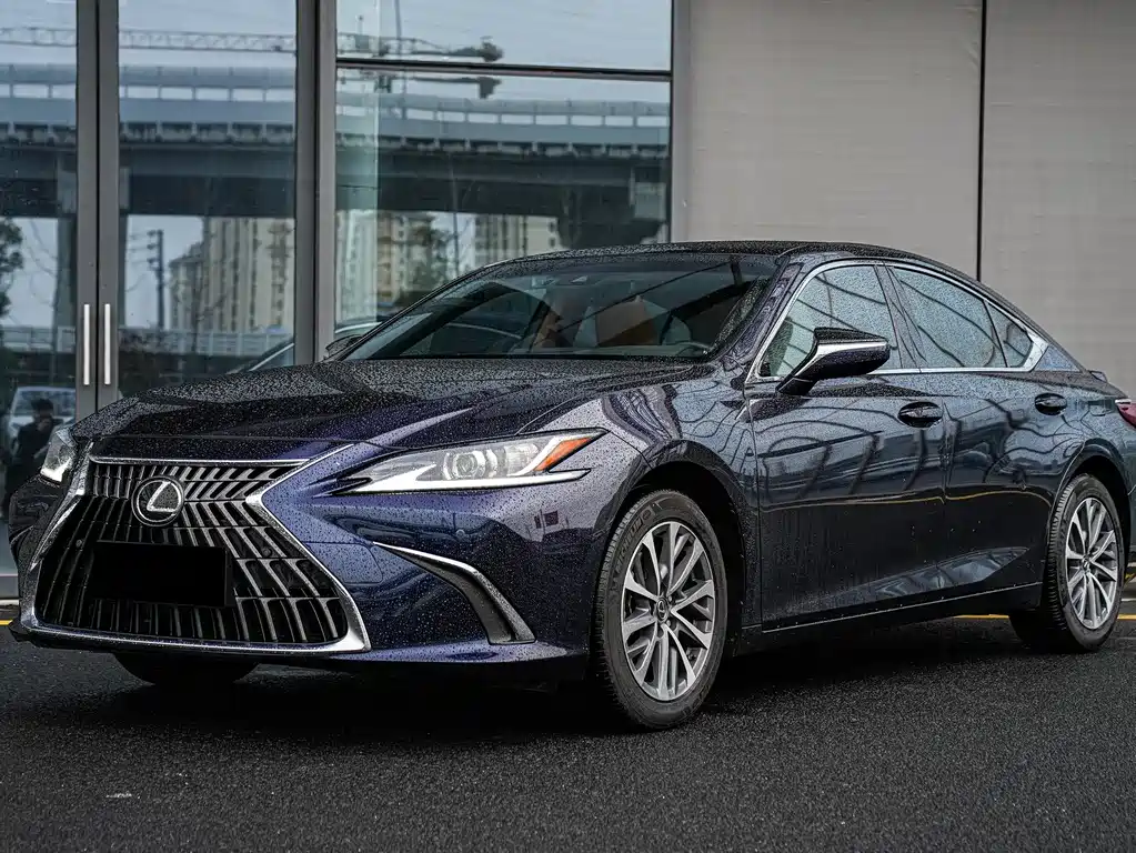 Lexus ES 2023 — фото 1