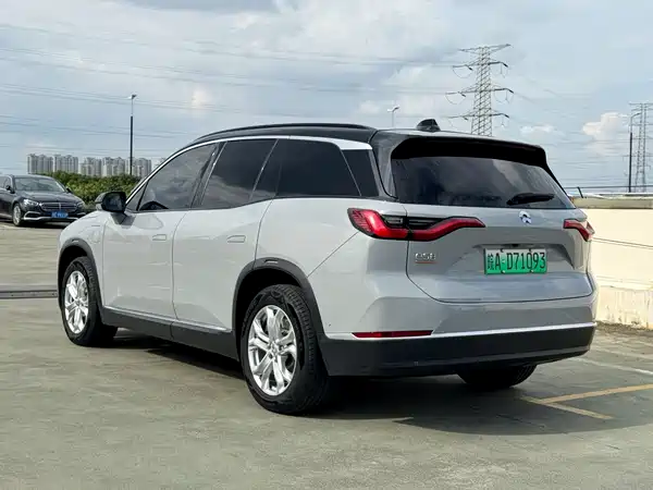 NIO ES8 2023