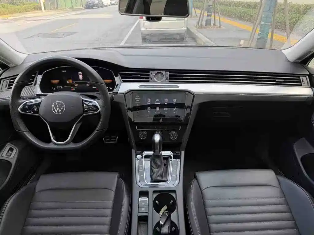 Volkswagen Magotan 2025