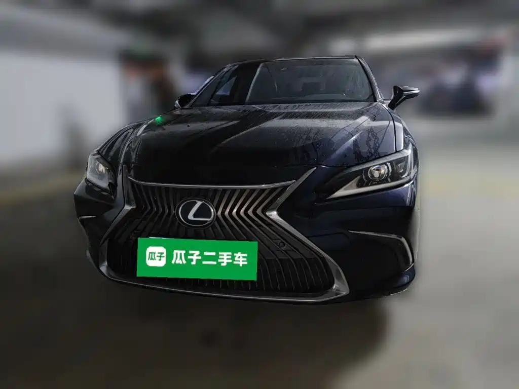 Lexus ES 2020 — фото 24