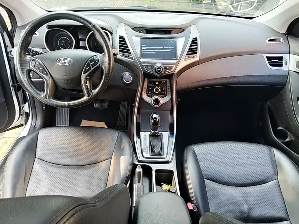 Hyundai Elantra Langdong 2016 — фото 10