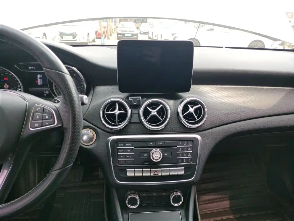 Mercedes-Benz GLA 2018 — фото 13