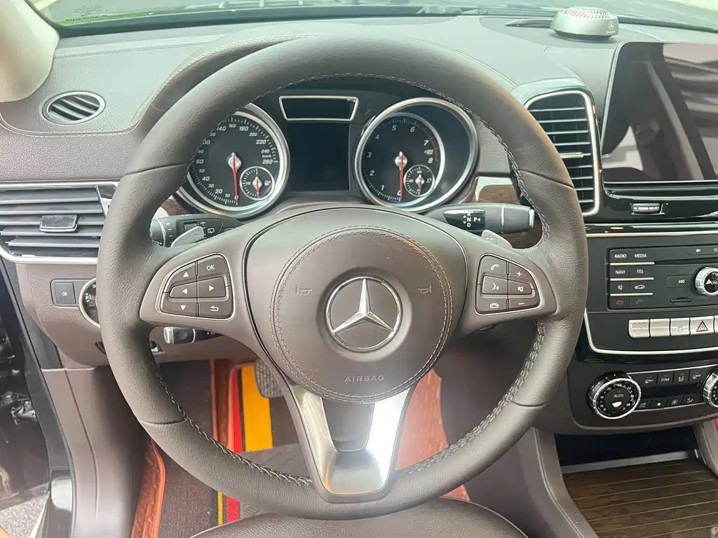 Mercedes-Benz GLS 2018 — фото 21