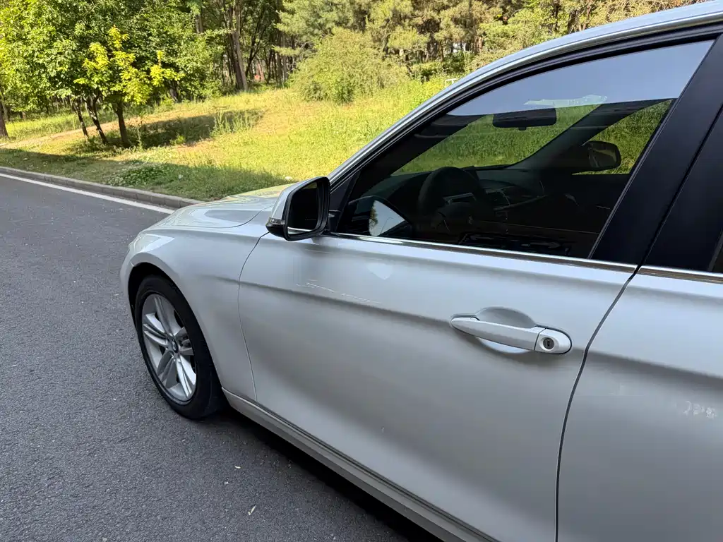 BMW 3 Series 2017 — фото 12