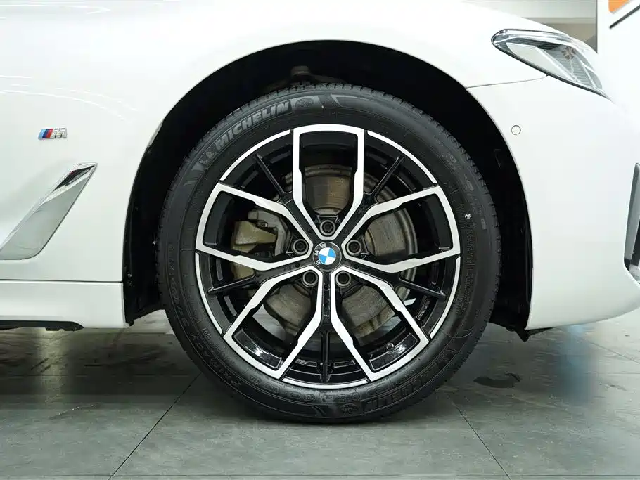 BMW 5 Series 2022 — фото 18