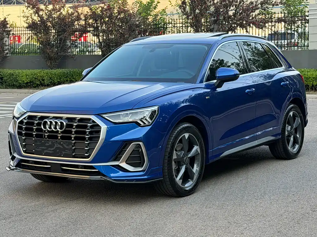 Audi Q3 2022 — фото 1