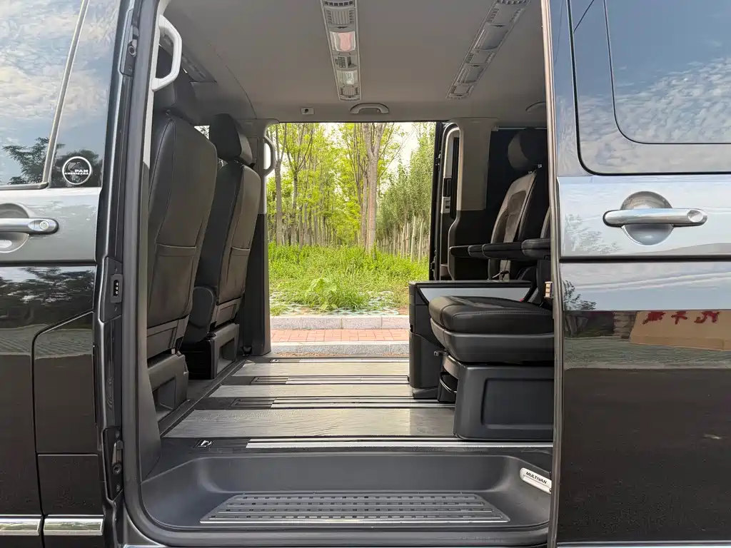 Volkswagen Multivan 2018 — фото 13