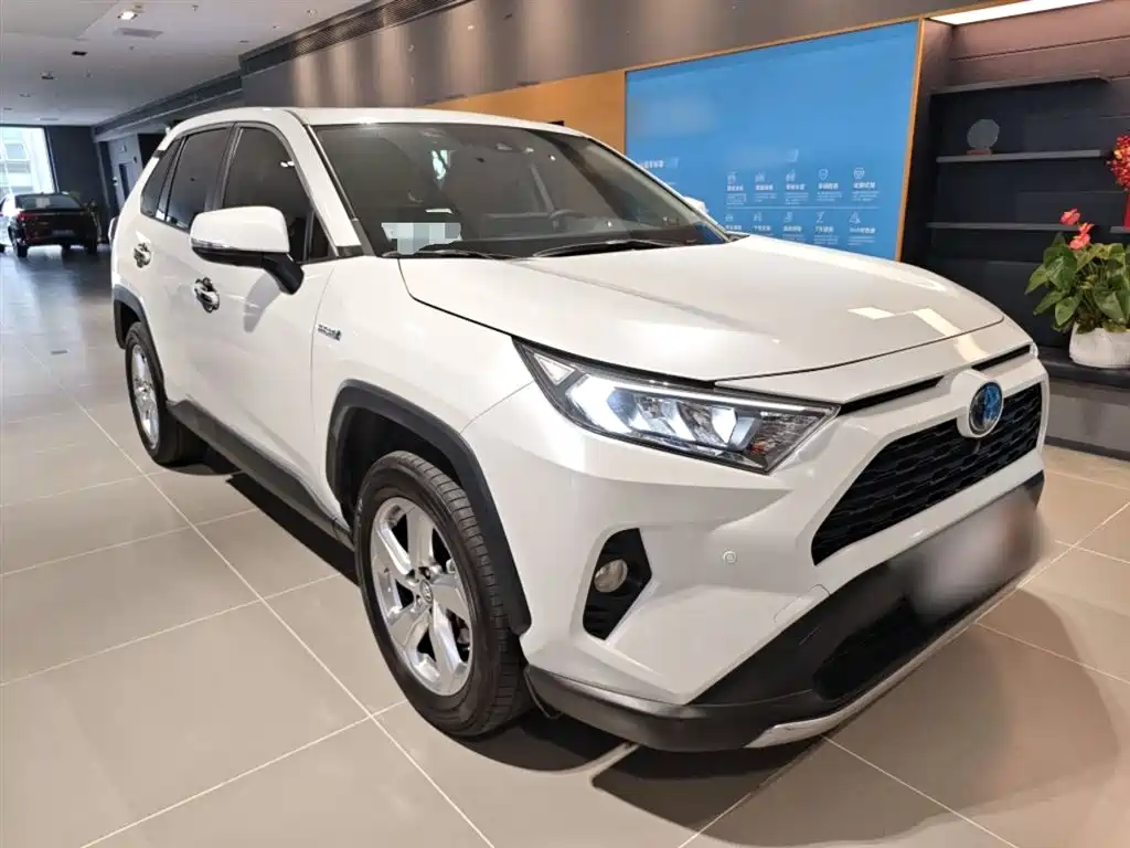 Toyota RAV4 2021 — фото 2