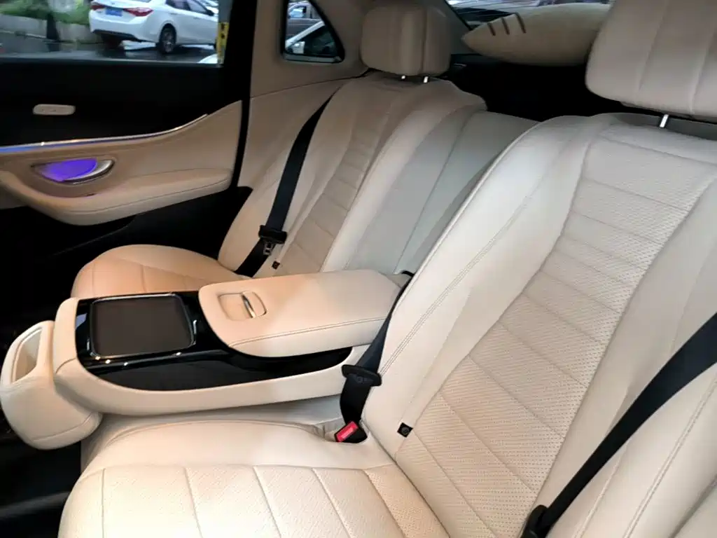 Mercedes-Benz E-Class 2017 — фото 17
