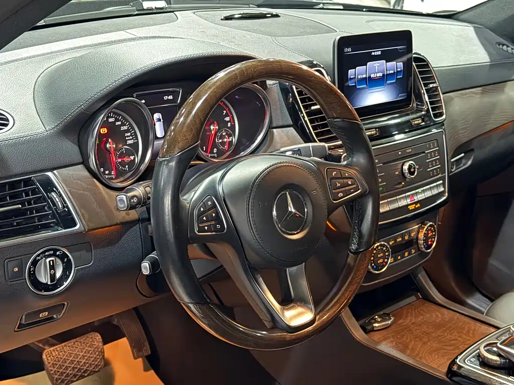 Mercedes-Benz GLS 2018 — фото 11