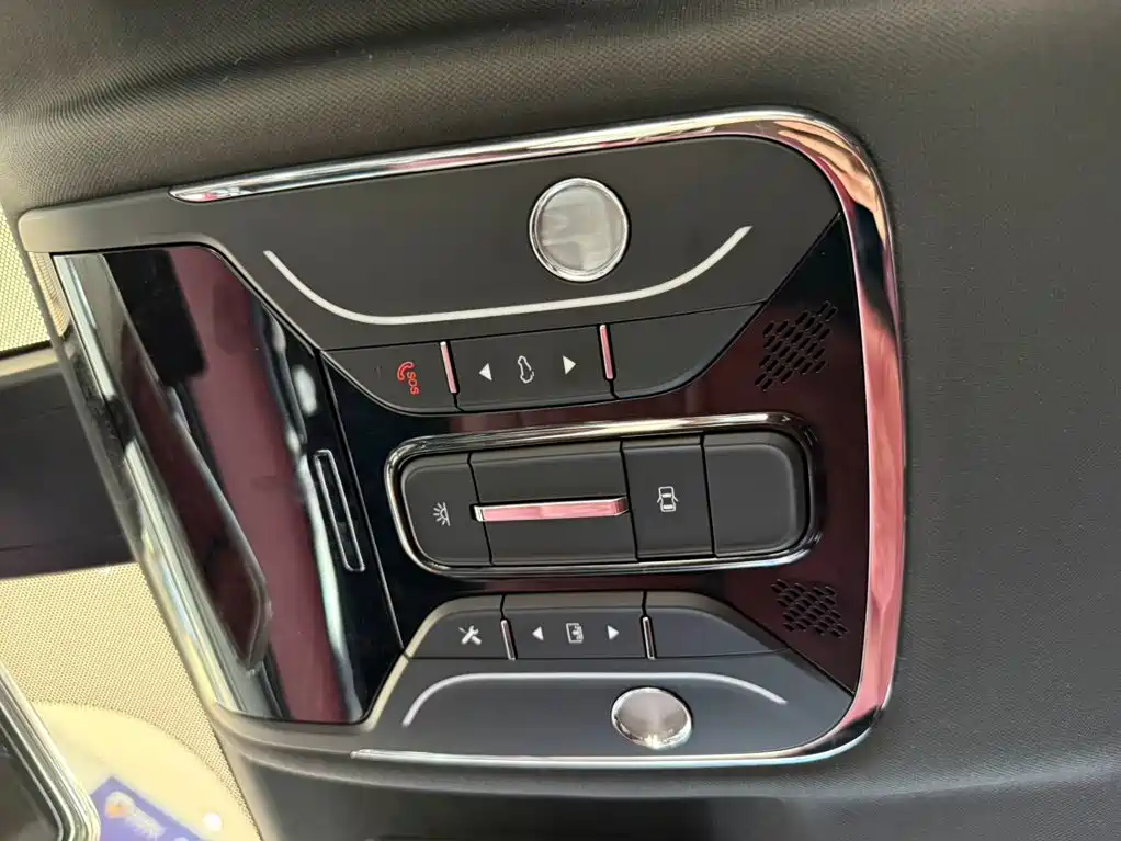 Jetour Jietu X70 PLUS 2024 — фото 14