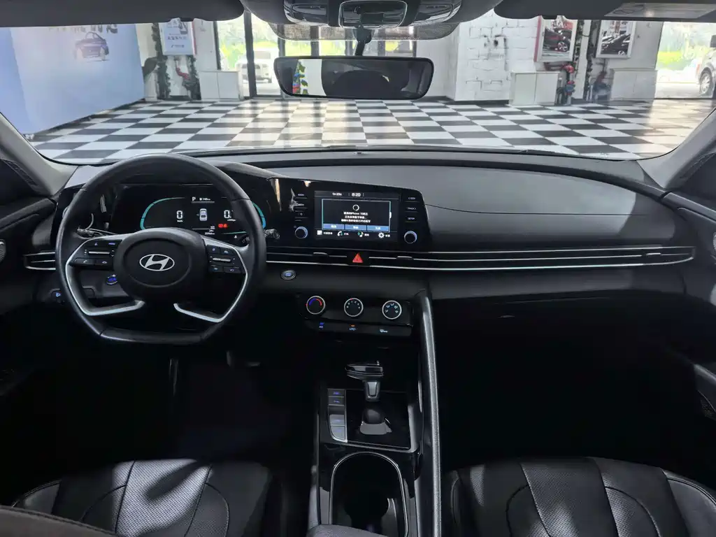 Hyundai Elantra 2023 — фото 11