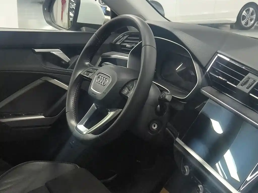 Audi Q3 2020 — фото 12