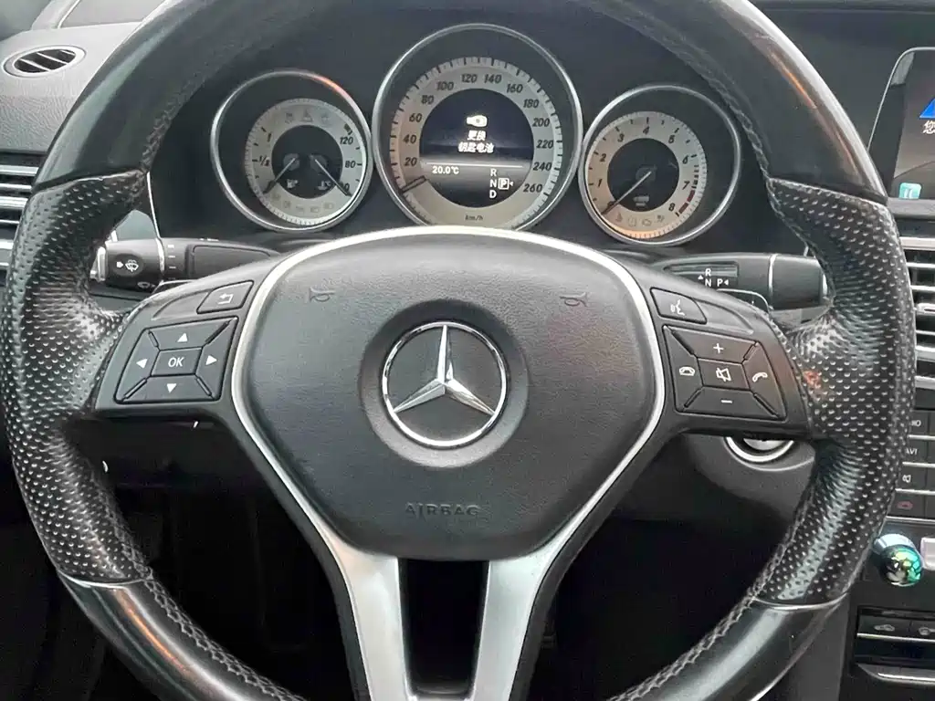 Mercedes-Benz E-Class 2015 — фото 17