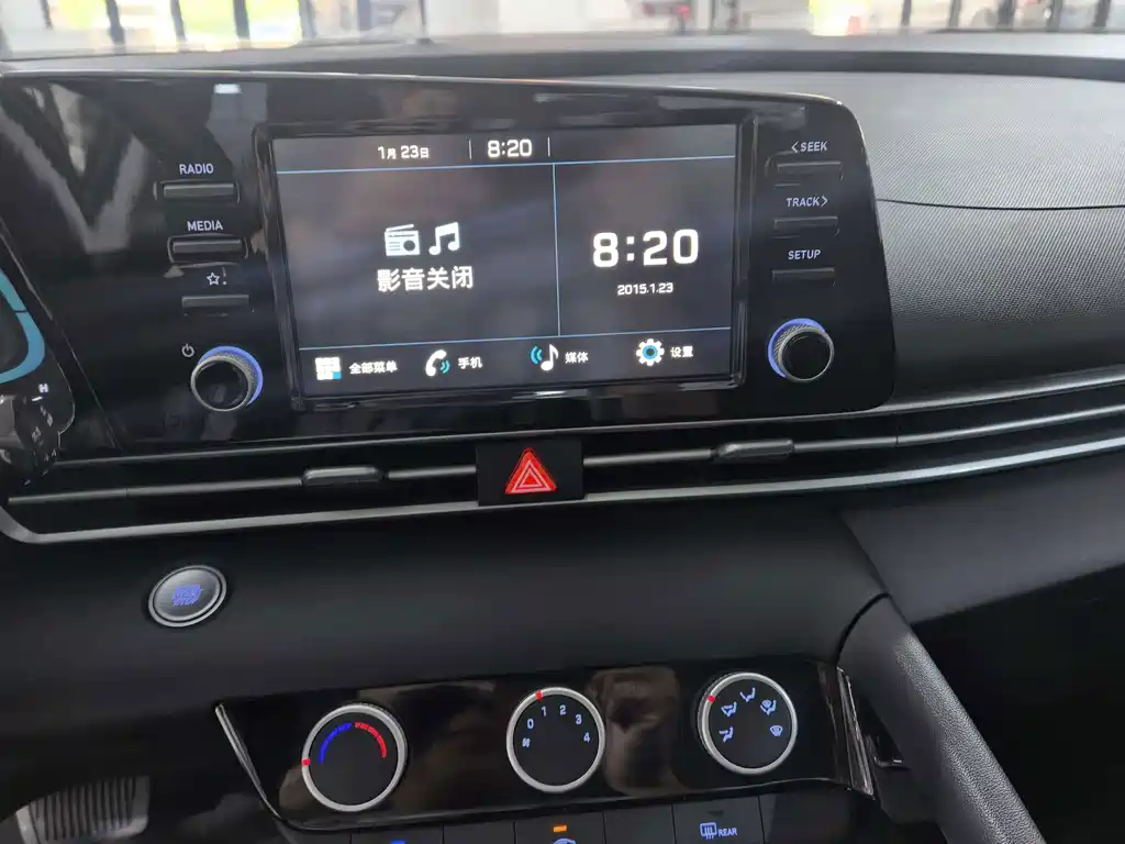 Hyundai Elantra 2023 — фото 15