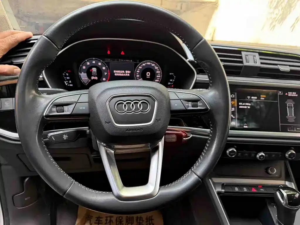 Audi Q3 2020 — фото 8