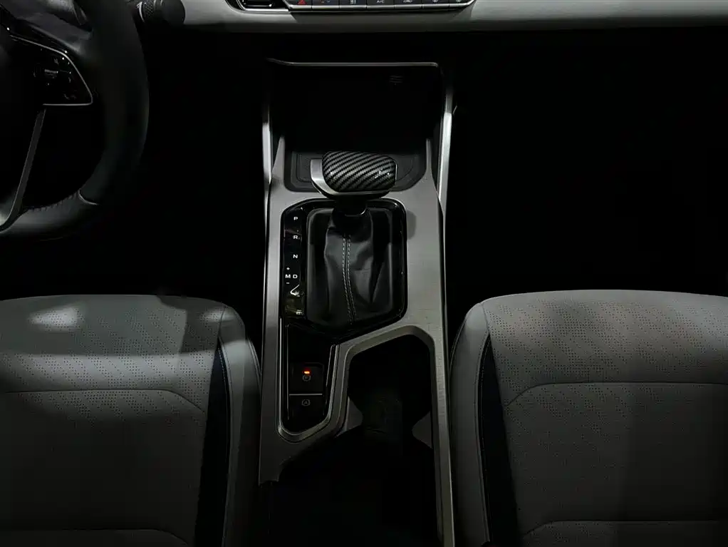 Geely Emgrand 2021 — фото 15