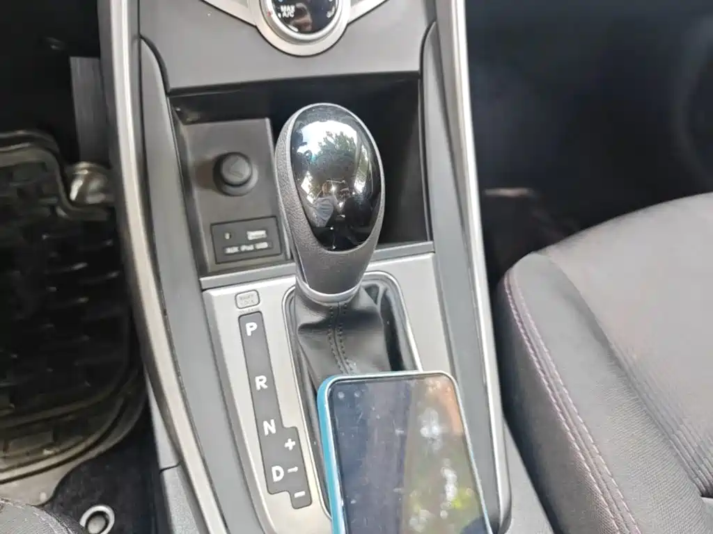 Hyundai Elantra Langdong 2017 — фото 14