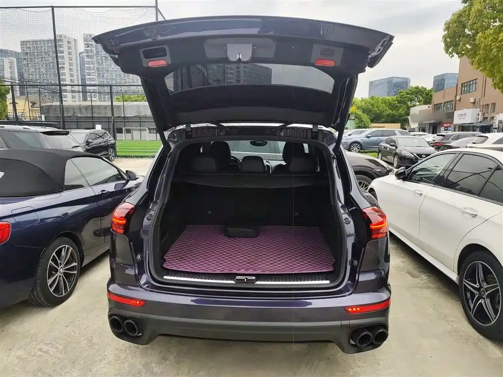 Porsche Cayenne 2017 — фото 19
