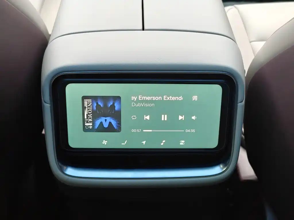 Xiaomi YU7 2025 — фото 11