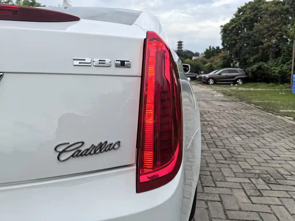 Cadillac XTS 2017 — фото 18