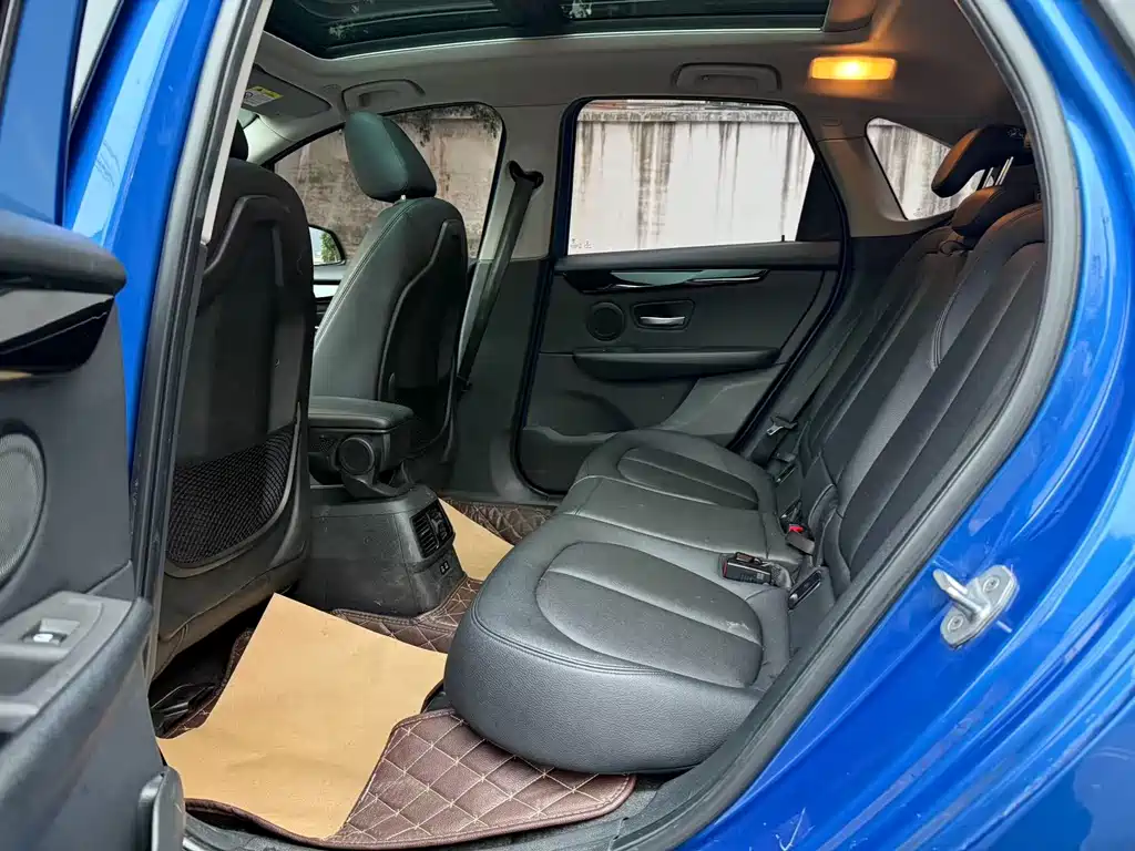 BMW 2 Series Station Wagon 2018 — фото 11