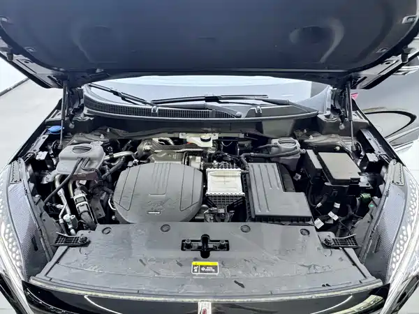 Hongqi HS3 PHEV 2025