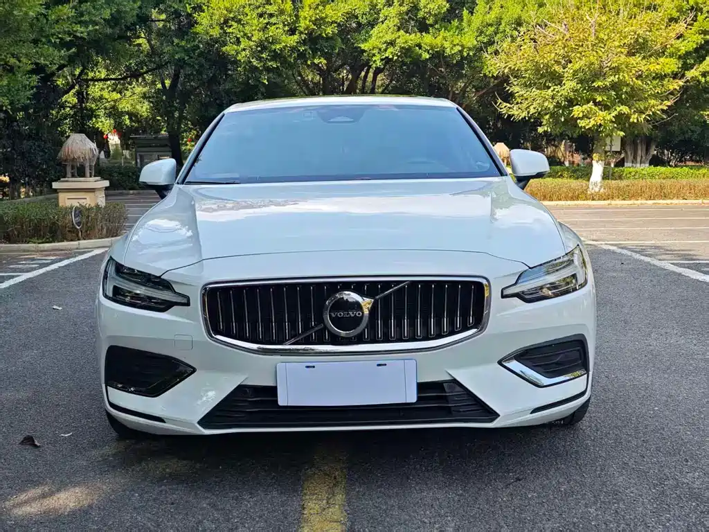 Volvo S60 2023 — фото 2