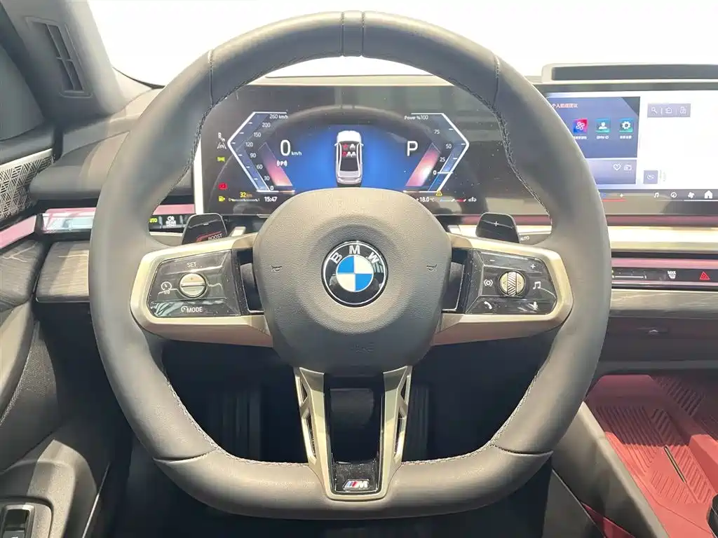 BMW 5 Series 2025 — фото 11