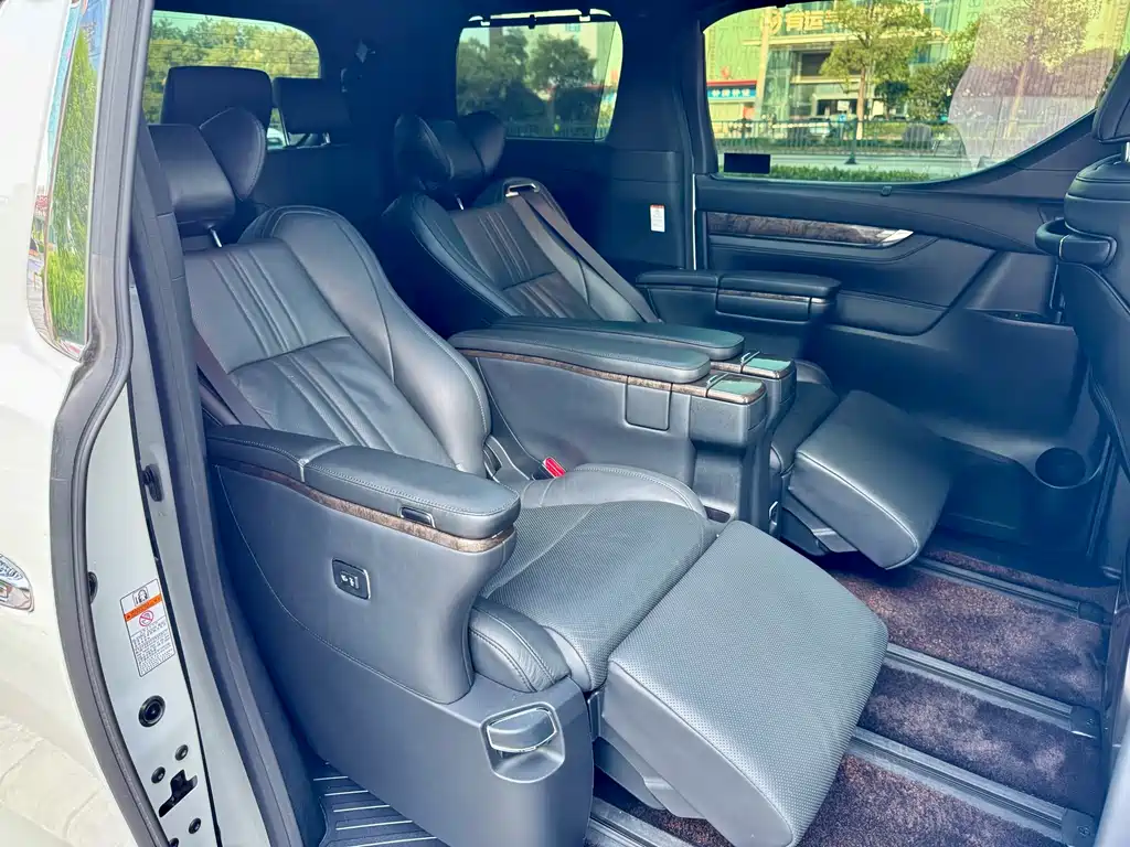 Toyota Alphard 2019 — фото 25