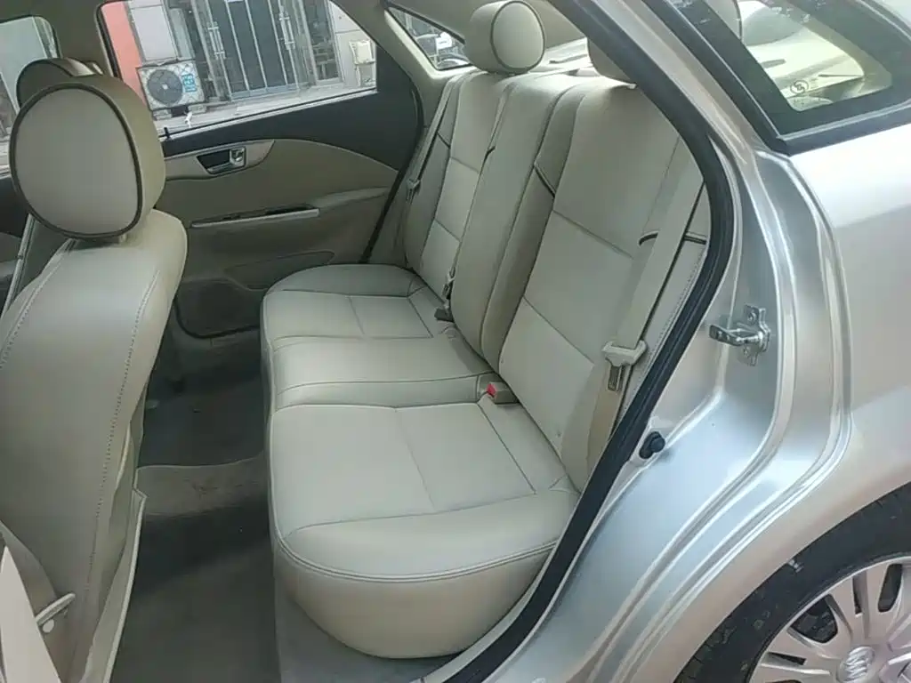 Buick Excelle 2015 — фото 17