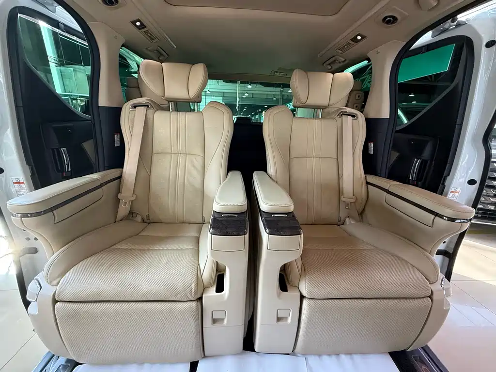 Toyota Alphard 2021 — фото 23