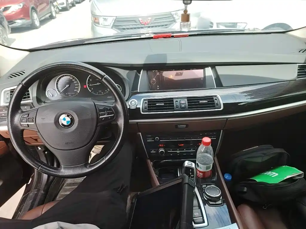 BMW 5 Series GT 2015 — фото 10