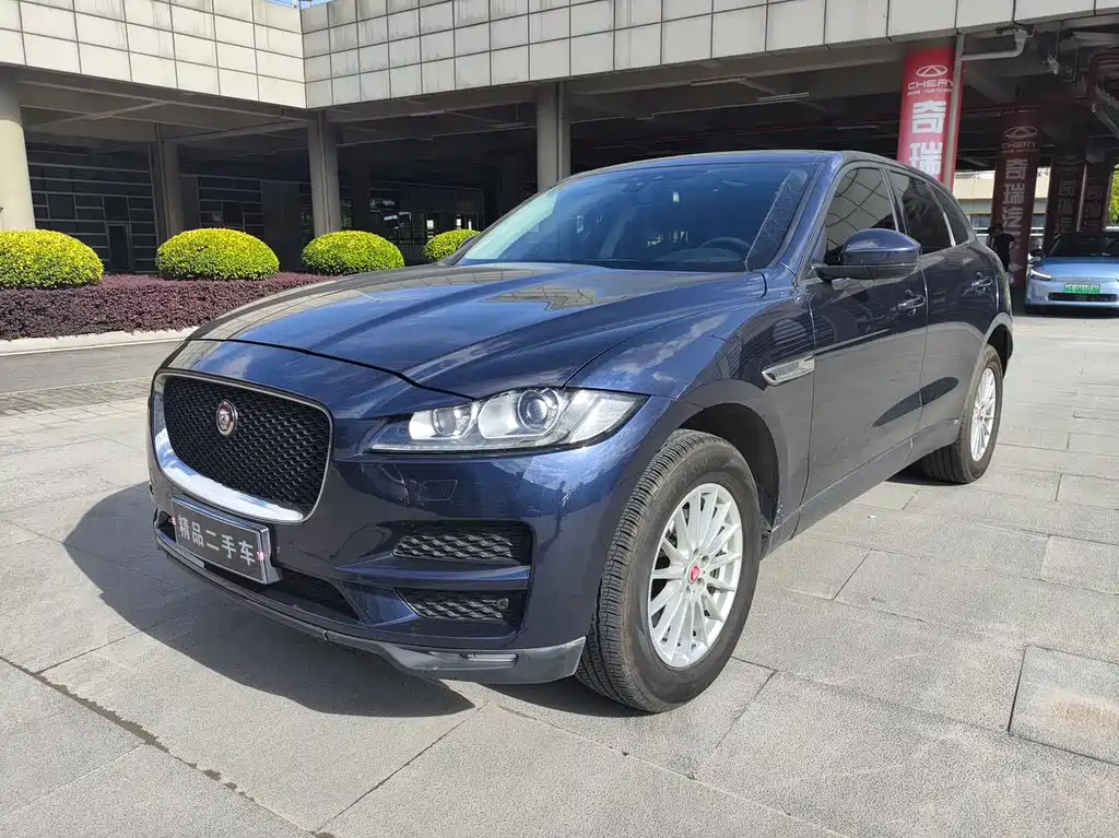 Jaguar F-PACE 2017 — фото 1